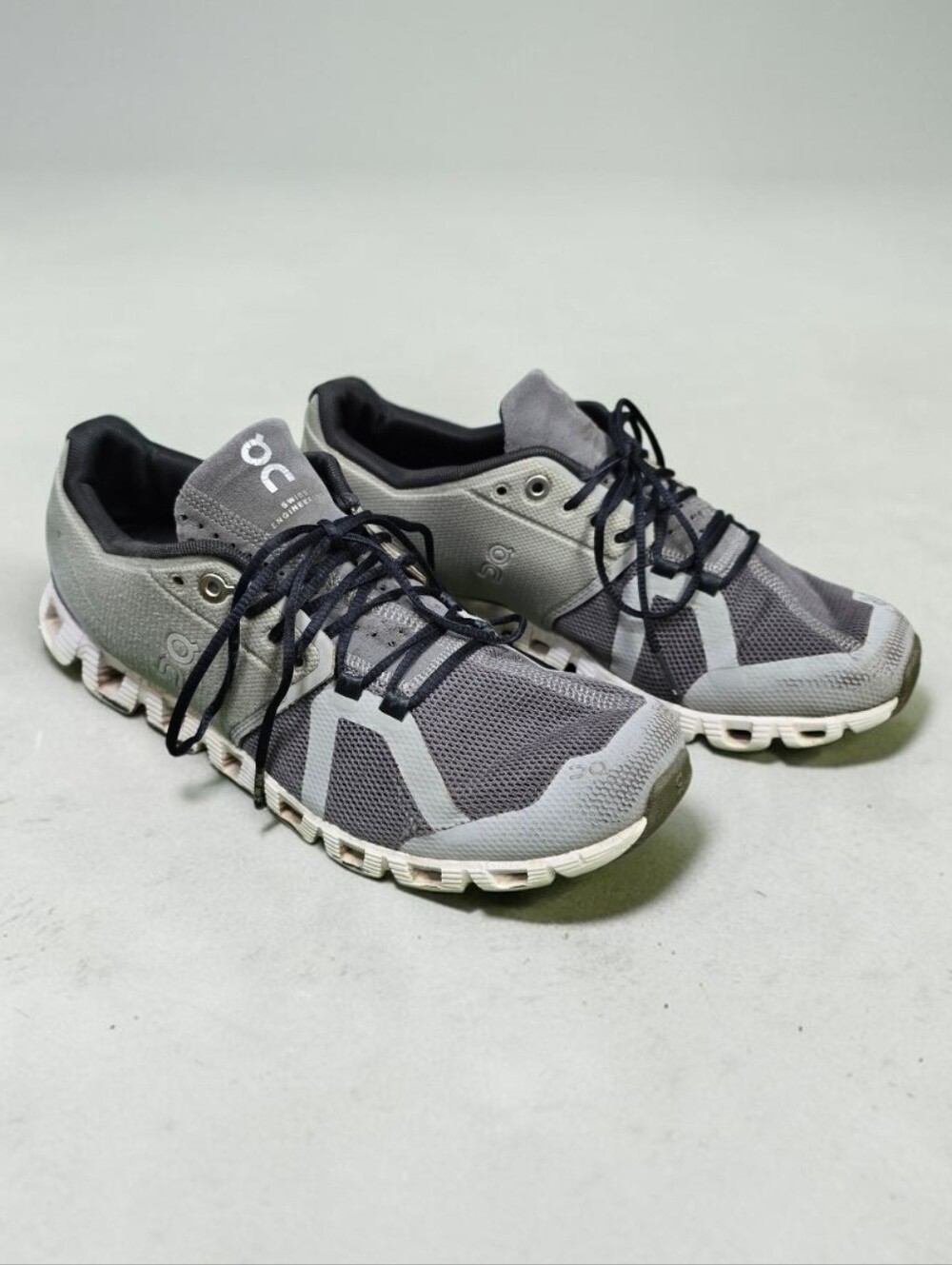 ON Running Cloud 5 Womens Running Sneakers Kelp\Shadow Colorway Size 9